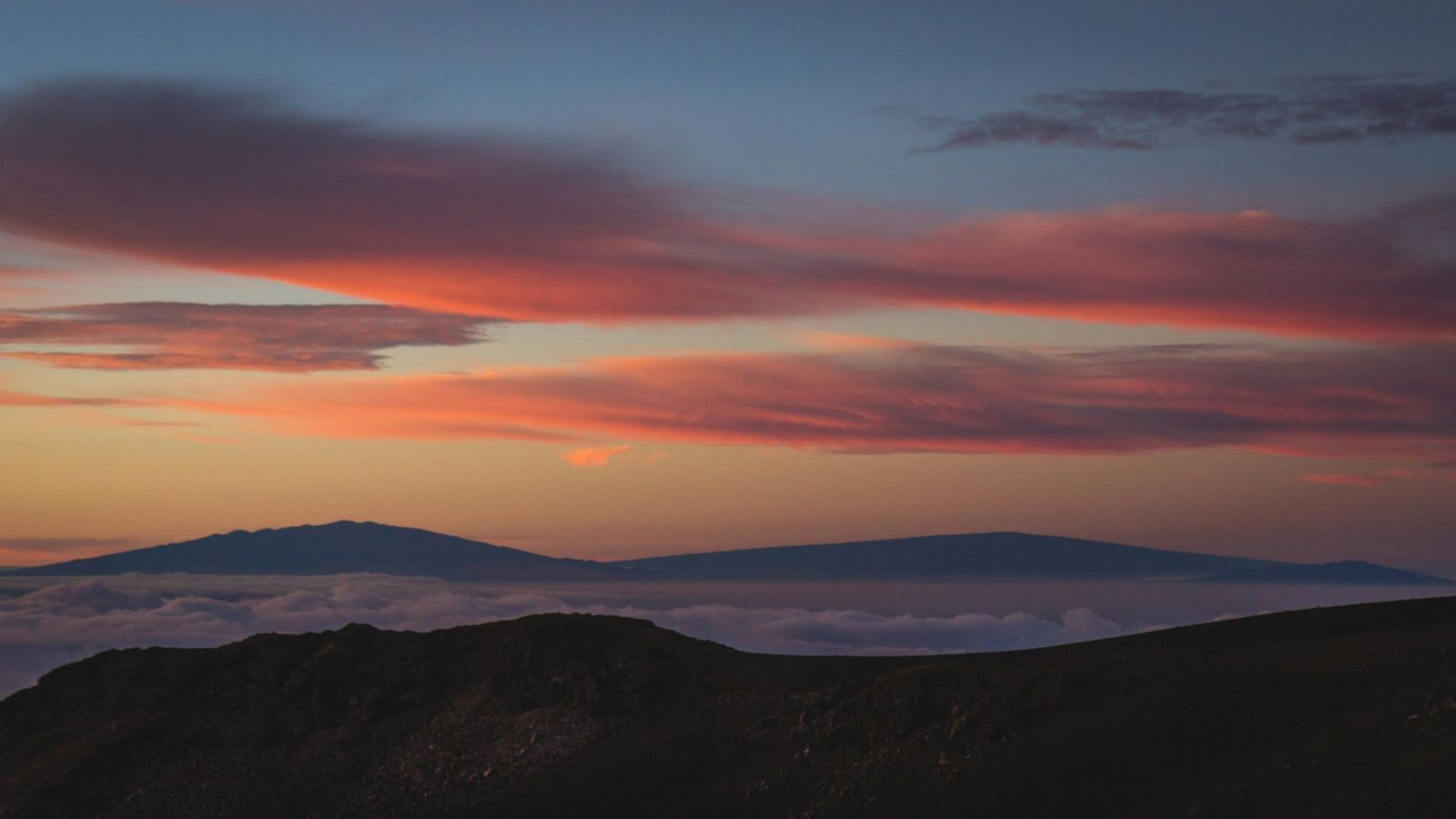 Sunset above the clouds high on Mauna Kea